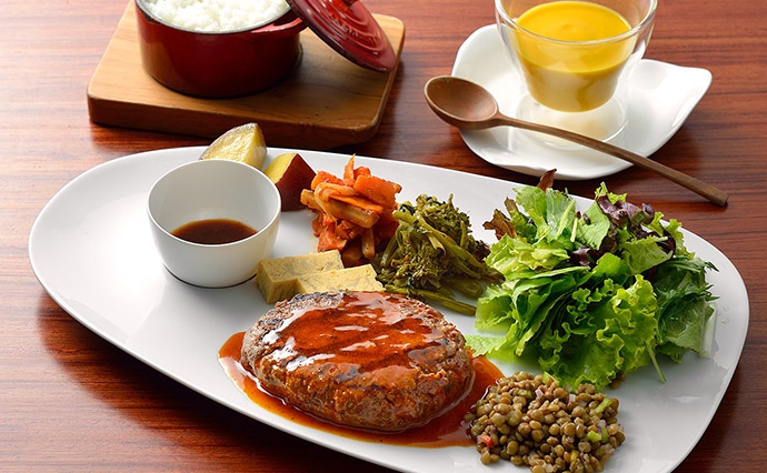 Menu el Almuerzo_690_牛ハンバーグ