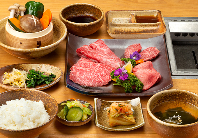 特選牛4種盛りランチ（税込5,500円）ご注文の方に1ドリンクサービス